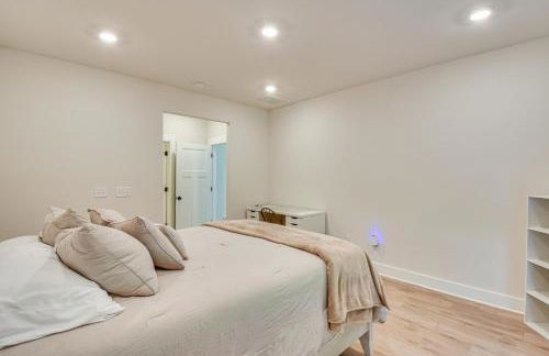 5 Mi to Memorial Stadium and Beach Modern Townhome - Foto 12