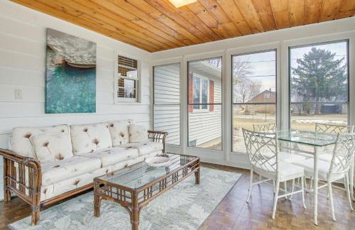 half Mi to Boat Launch Family Getaway in Menasha! - Foto 2