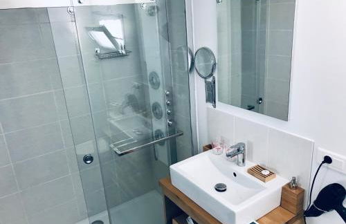 GuestHouse La Costière - logements indépendants - espace piscine jacuzzi - Foto 71