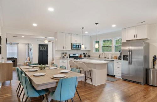 Hot Tub & Pool Table Mins to Beale Renovated - Foto 14