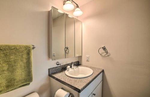 Lakefront Alton Bay Retreat with Dock Near Beaches! - Foto 14