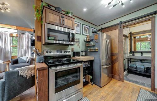 Upscale w Fireplace Fire Pit Games in Gated Comm - Foto 5