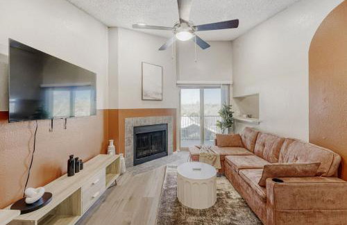 Modern City Getaway 2B - Sleeps 6 - Pool, Prkg - Foto 28