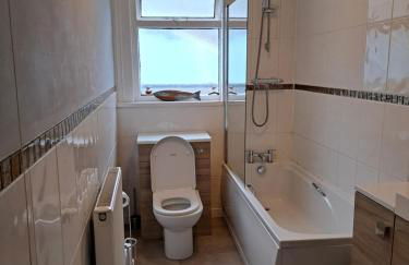 Llandudno apartment, quirky pub with tropical beer garden - Foto 23