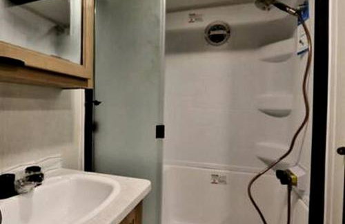 Chic Tiny House with Lofted Interior Perfect for a Family Escape in Texas - Foto 5