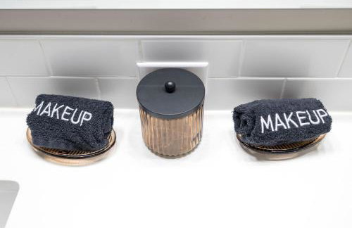 North End blue -Hot Tub - Fire Pit - Downtown -4BR - Photo 52