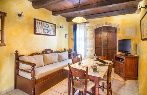 Samonas Traditional Villas - Photo 96