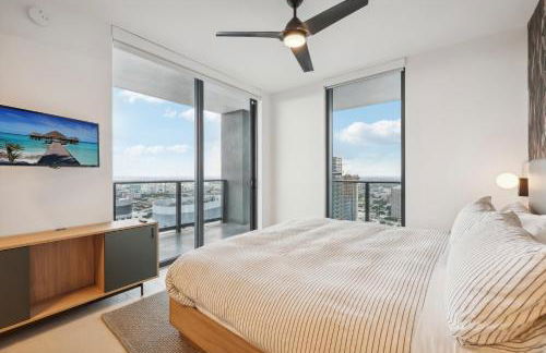 Stunning Lux 2 Bed 2 Bath with Panoramic View from Balcony - Foto 24