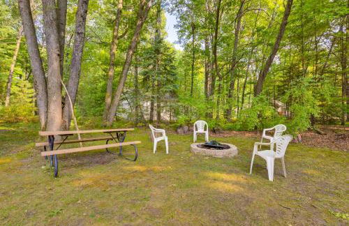 Houghton Lake Cottage Escape with Patio! - Foto 25