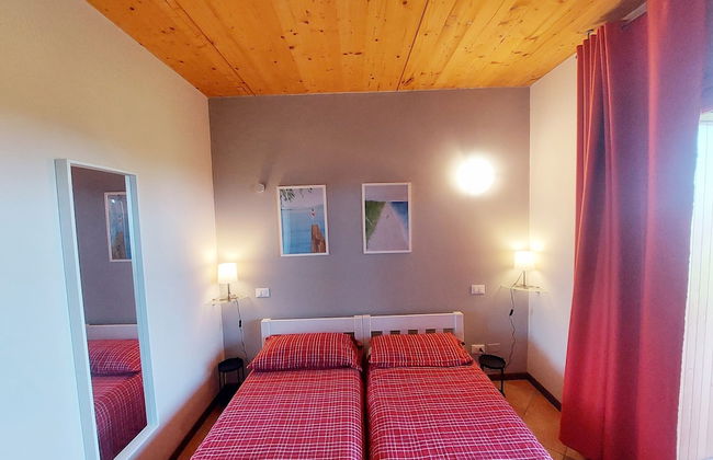 Red Villa With Shared Pool and Private Garden is the new Black on Lake Garda - Photo 5