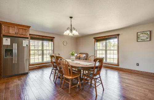 Pond Access and Fishing Cedar Lodge in Versailles - Foto 7