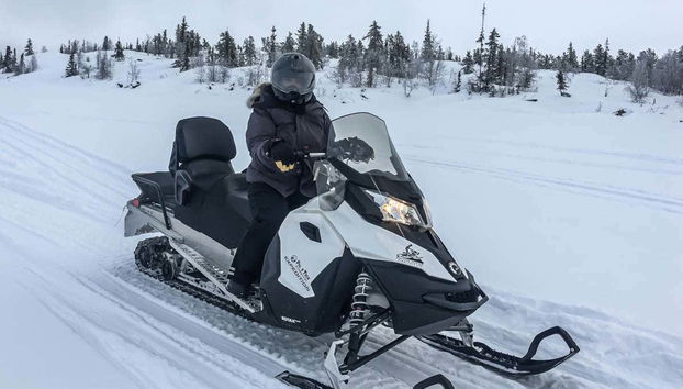 Tour de moto de neve junto ao Great Slave