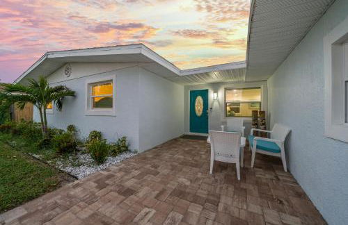 Island Oasis with Heated Pool Private Tiki Bar! - Foto 23