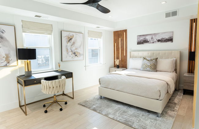 Townhouse on Canal - Photo 4