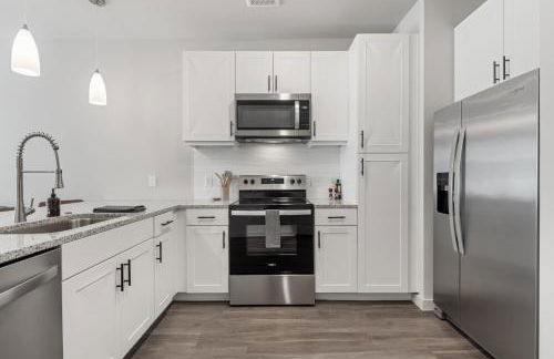 Poolside Luxury 1BR w Private Patio - Photo 17