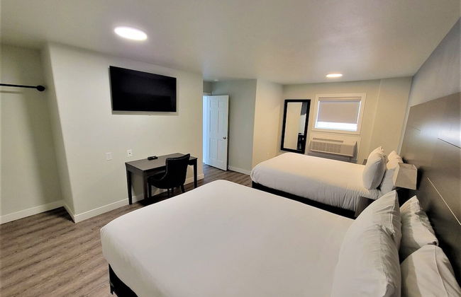 Edge-O-Dells Resort - 21 and Older - Photo 14