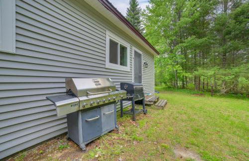 Updated Cabin with 2 Suites, Fire Pit and Forest Views - Foto 31