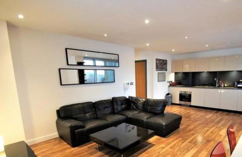 London Dockside Apartment - Photo 1