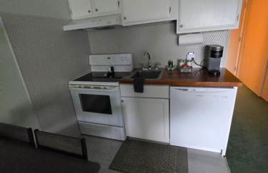 Cedar Lodge Condo with Private Balcony & Full Kitchen - Foto 10