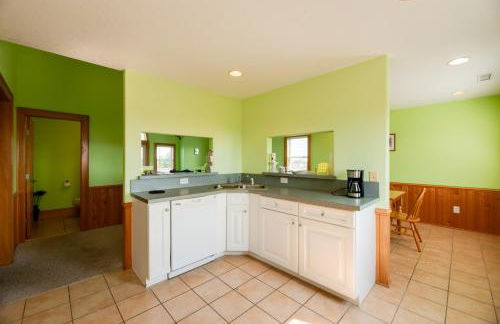 Quiet Hatteras Duplex with Decks about 1 Mile to Beach - Foto 10