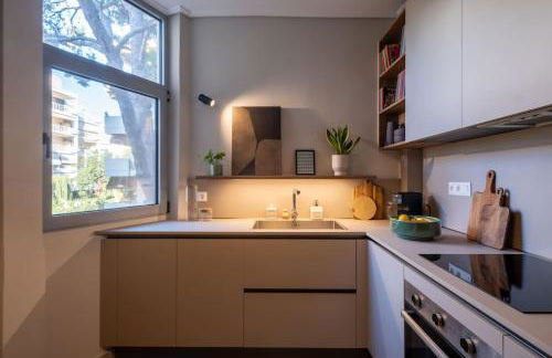 Stylish 2BR with Balcony, Northern Suburbs - Foto 21