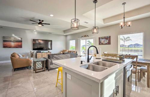 Stunning Laguna Vista Retreat with Pool and Grill - Foto 7