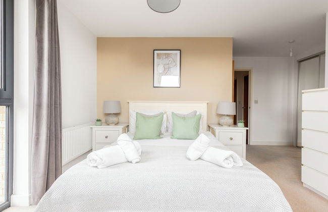 Idyllic 2 Bed Flat with Balcony in Canada Water - Foto 12