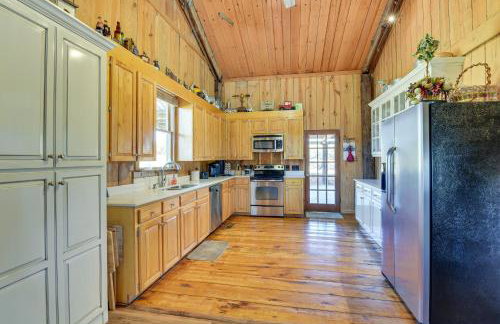Pet-Friendly Opp Vacation Rental w/ Spacious Deck! - Foto 7