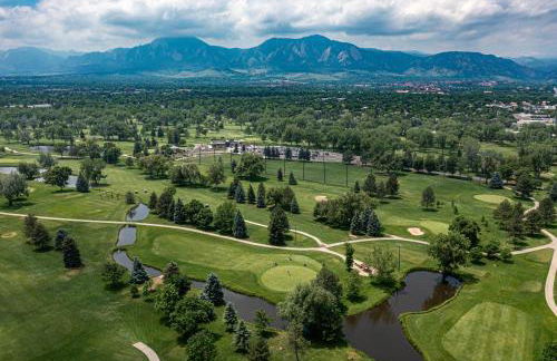 Luxurious 4BR Retreat - Pool Table & Chic Amenities - Photo 42