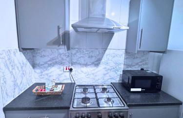 House for 8 in Gillingham close to train station with free parking - Foto 11