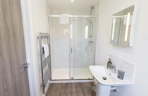 LOOKOUT by BOURNECOAST - A Stylish Flat with a Balcony, SEA GLIMPSES and Parking- Just a 10 Minute Walk to the Sandy Beaches - FM8405 - Photo 22