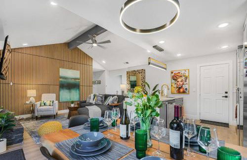 Modern 3BR Retreat with Fun Yard, Mini-Golf, Hot Tub & BBQ Dining Deck - Foto 32