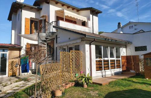 Charming house in Marina di Ravenna with fenced garden - Foto 1