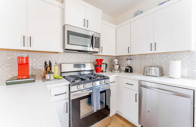 East Downtown 3BR Condo w Fast Wifi and Sleeps 8 - Foto 5