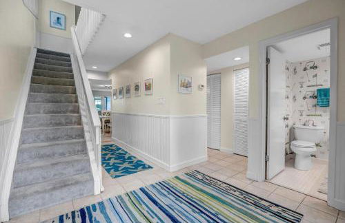 Beachy Vibes - 2BR w lake views & screened sunroom - Foto 18