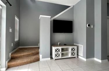 Stylish 3 bd townhouse near Disney with private pool. - Photo 17