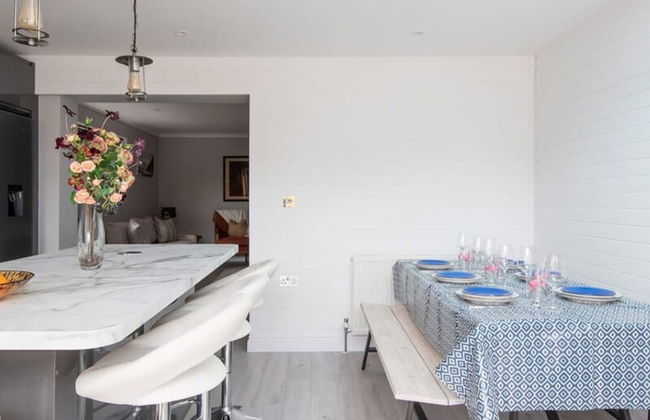 Seaside Serenity 3-bed Deck Garden Near Shore - Photo 4