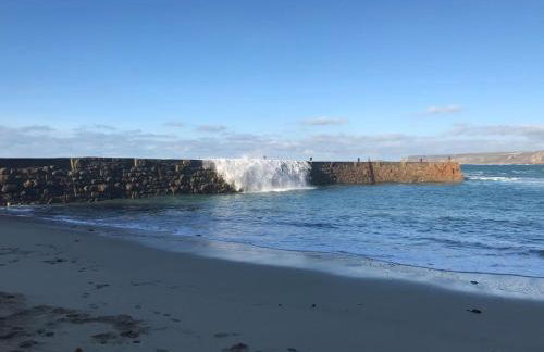 Sennen Cove, The Hedgerows, near 14 beaches, - Photo 26