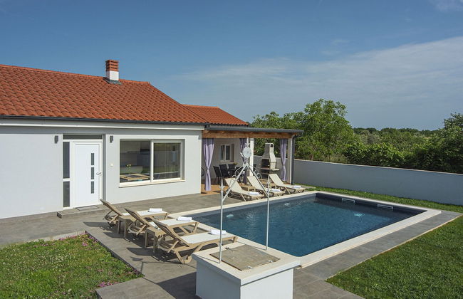 House in Valbandon Near Brijuni National Park - Photo 21