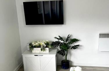 Serene 2-Bed Flat with Canal Views - Coop Live & Ethiad - Foto 4