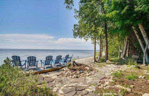 Sturgeon Bay Hideaway with Direct Water Access! - Photo 1