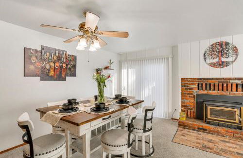 11 Mi to Burney Falls Charming Home with Fireplace - Foto 2