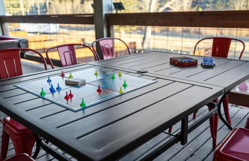 Fireside Haven - Hot Tub & Downtown Walkable - Foto 22