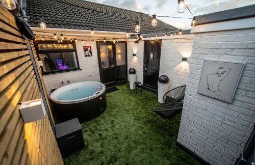 Play Queen - A Playful Unique Hot Tub Retreat - Foto 10