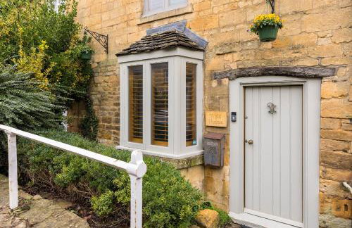 Wold House 18th century Cottage Barn - Pass the Keys - Photo 6