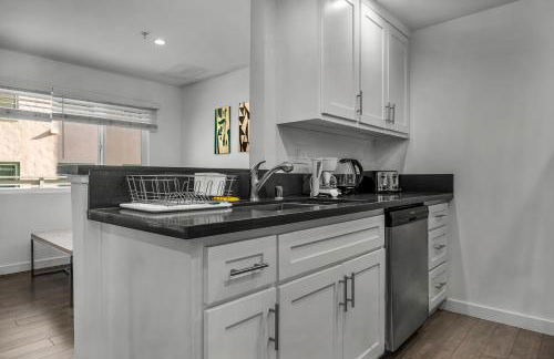 Chic Large 1-Bedroom in Hollywood 10 Min Away From Downtown LA - Foto 8