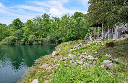 Lakeside Retreat with Hot Tub & Game Room home - Foto 12