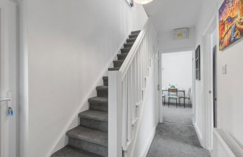 3 Bedroom House with Free Parking - Foto 42