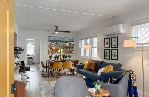 Step into School Spirit at the Golden Dome Getaway - Foto 9