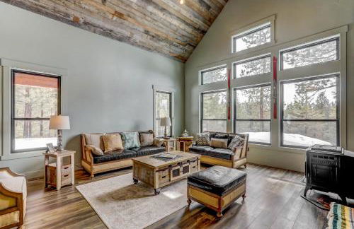 Camp 95 - Stunning Mountain Home - 4.5 Acres - Views - Hot Tub - Pet friendly - Private - Photo 11